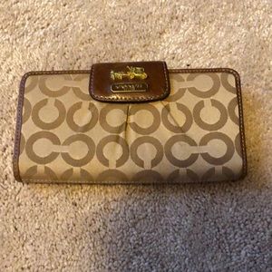 Vintage Coach wallet in excellent condition!!